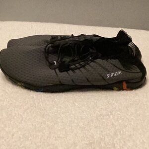 Simari Gray Water Shoes with Slim Design and Flexible Sole